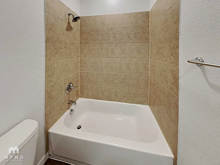 3265 Karen St — Photo 12