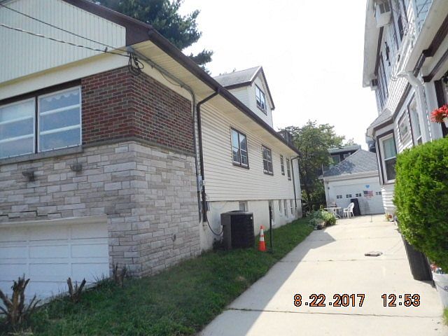 2nd image of 120 W 35th St