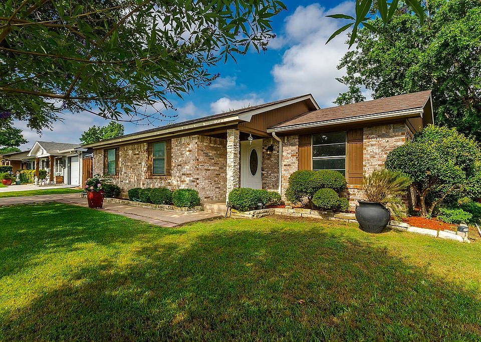 1st image of 2709 Jasmine Ln