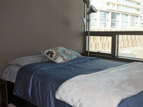 5th image of 300 Bowie St APT 802