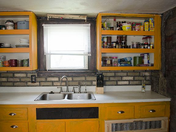 3rd image of 1403 Finley Ave