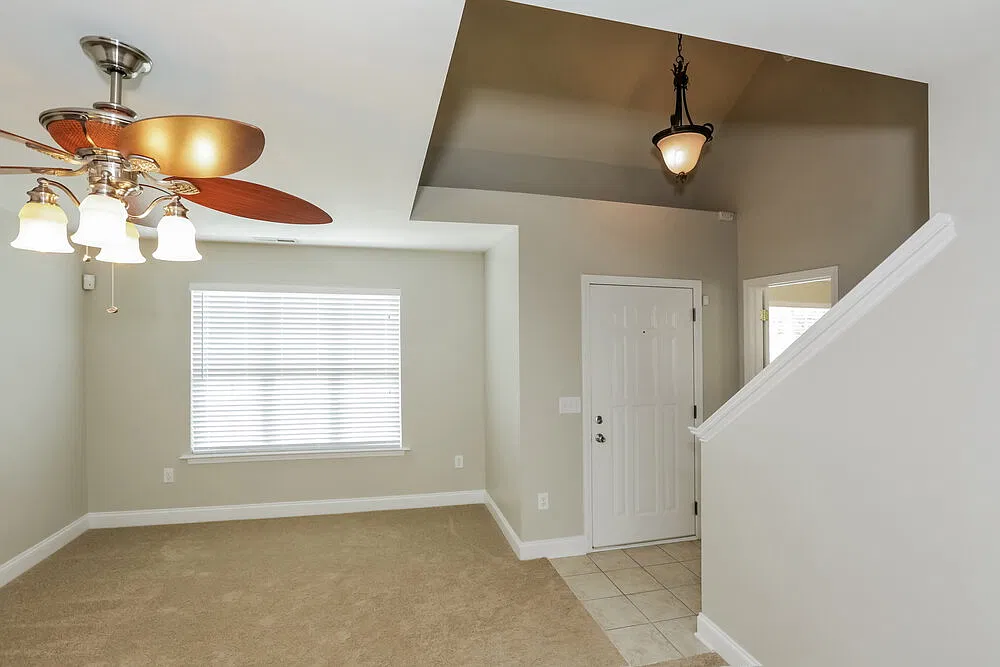 3 bed, 2.5 bath, 1561 sqft, $1,875 — Photo 2