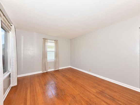 5th image of 9007 W Greenfield AVENUE