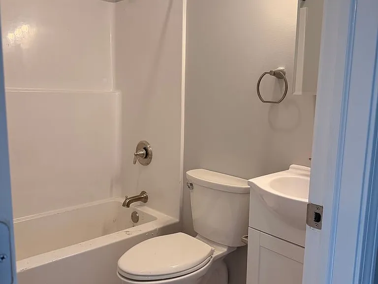 31 Marble Ave — Photo 14