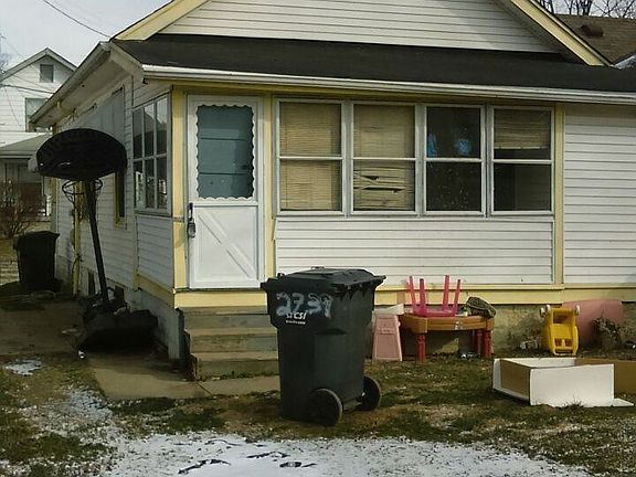 2nd image of 2739 Alexandria Ave
