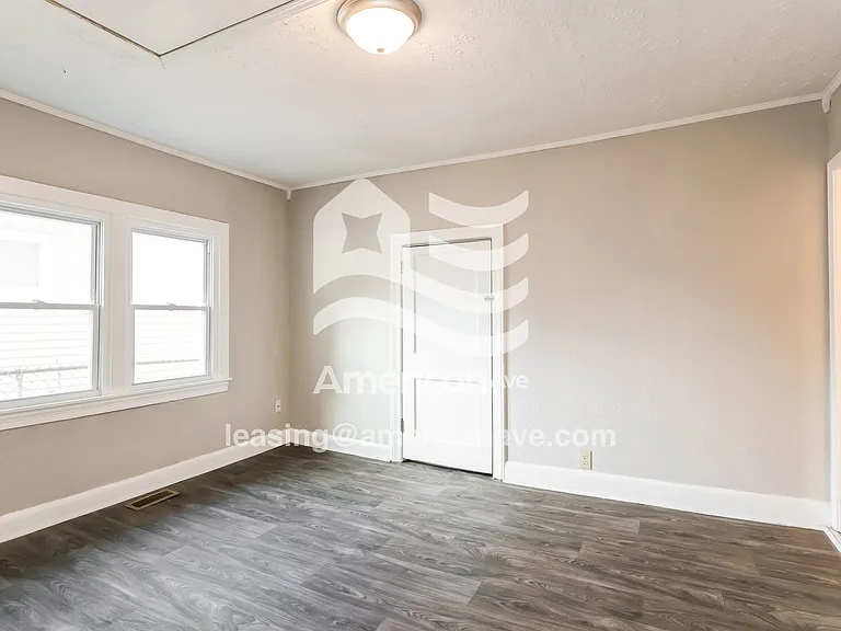 1496274_008_main_bedroom_9.jpg