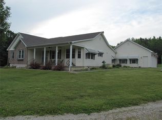 1000 Honeysuckle Ln, Farmington, MO 63640