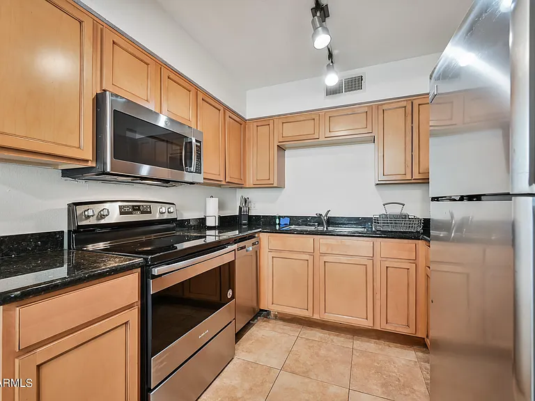 1702 W Tuckey Ln #230 — Photo 8