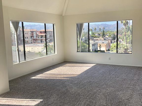 Penthouse 1+Loft $4,000