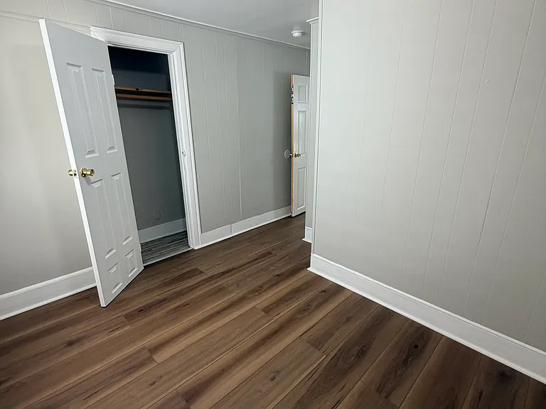 202 Hallock Ave — Photo 14