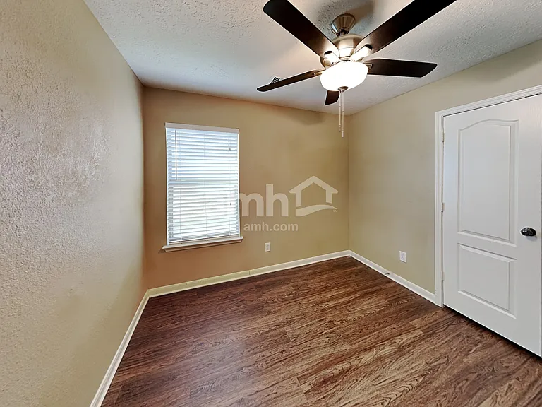 3030 Legends York Dr — Photo 13