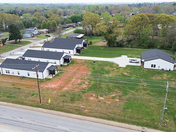 4th image of 30-92 Old Farm Rd