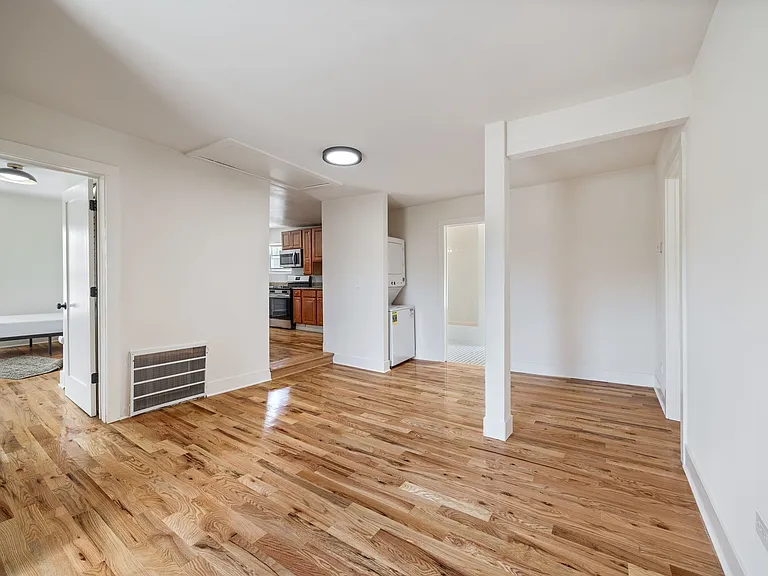 1000 Foster St #1 — Photo 8