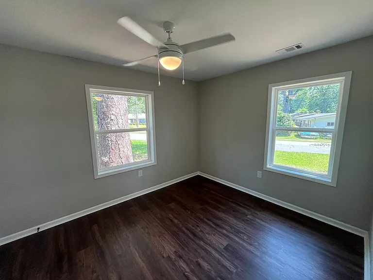 2102 Somerset Ave — Photo 8
