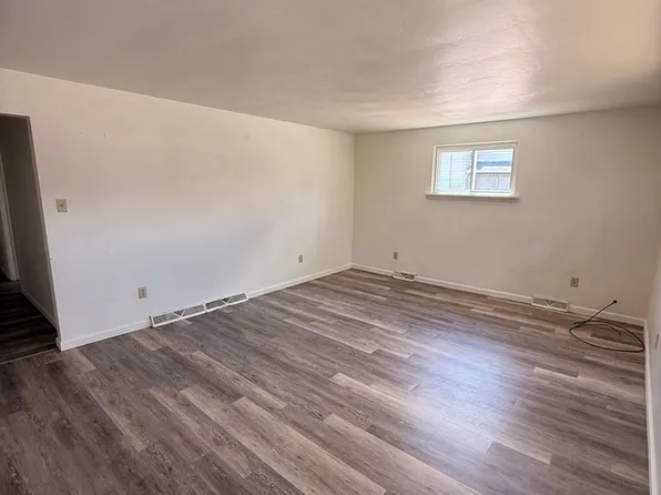 700 E 9th Ave, Tarentum, PA 15084