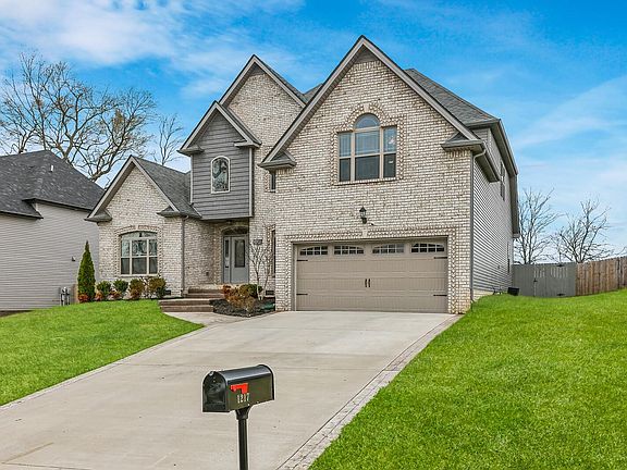 3rd image of 1217 Castlewood Dr