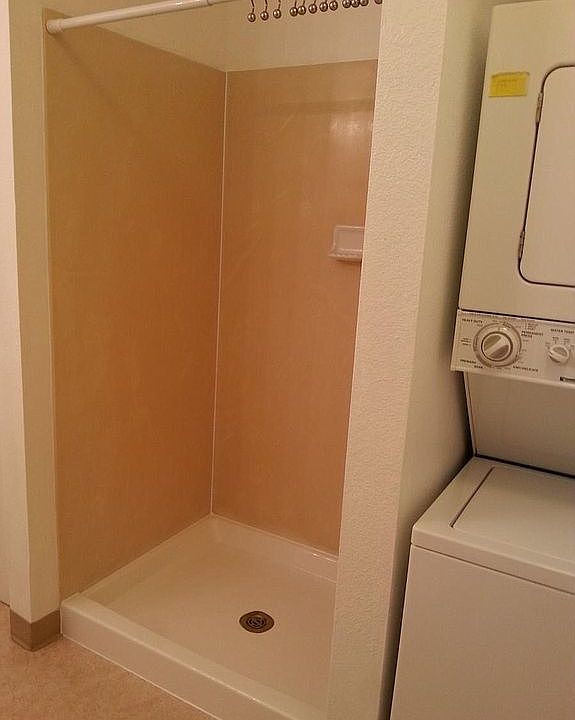 Shower/Washer & Dryer