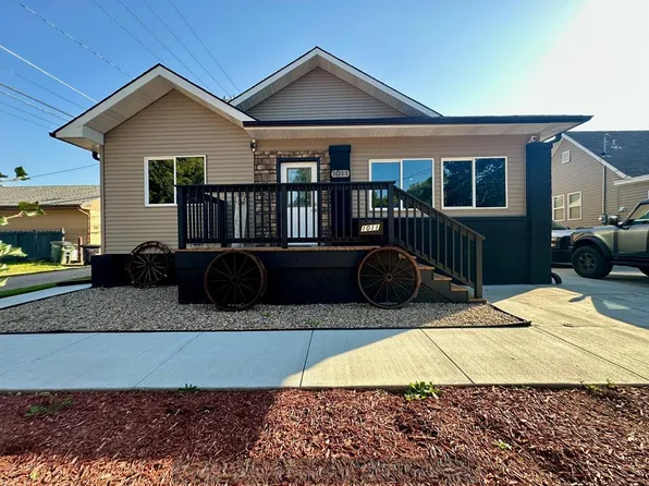 1011 W 4th St, Hastings, NE 68901