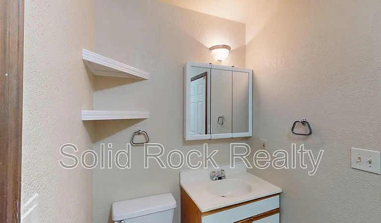 511 E Cache La Poudre St #B — Photo 7