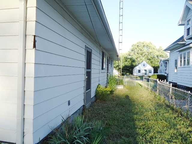 2nd image of 3047 Victory Ave