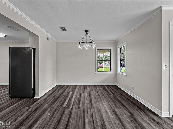 4th image of 4726 Akard Ave