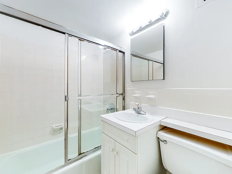1661 York Ave #2H — Photo 6