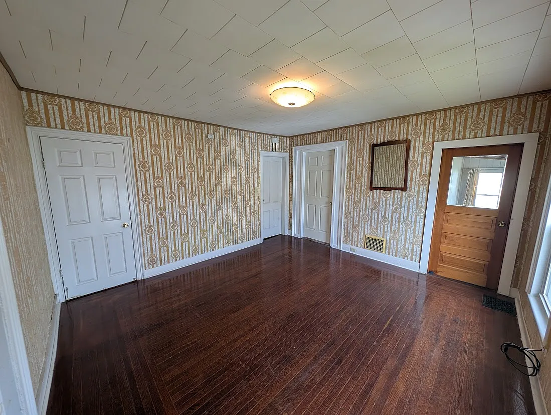 3 bed, 1350 sqft, $1,300 — Photo 4