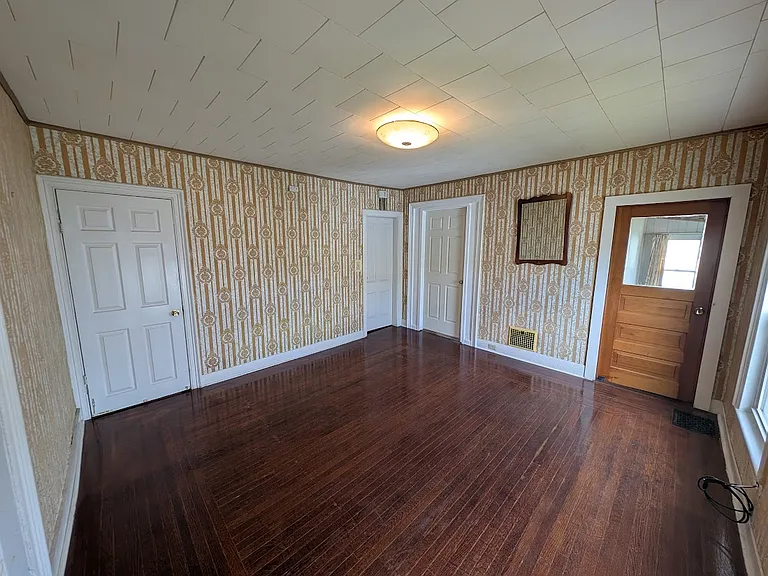 23 Rutherford St #2 — Photo 4
