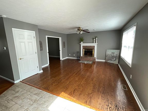 3rd image of 10041 Belmont Ct