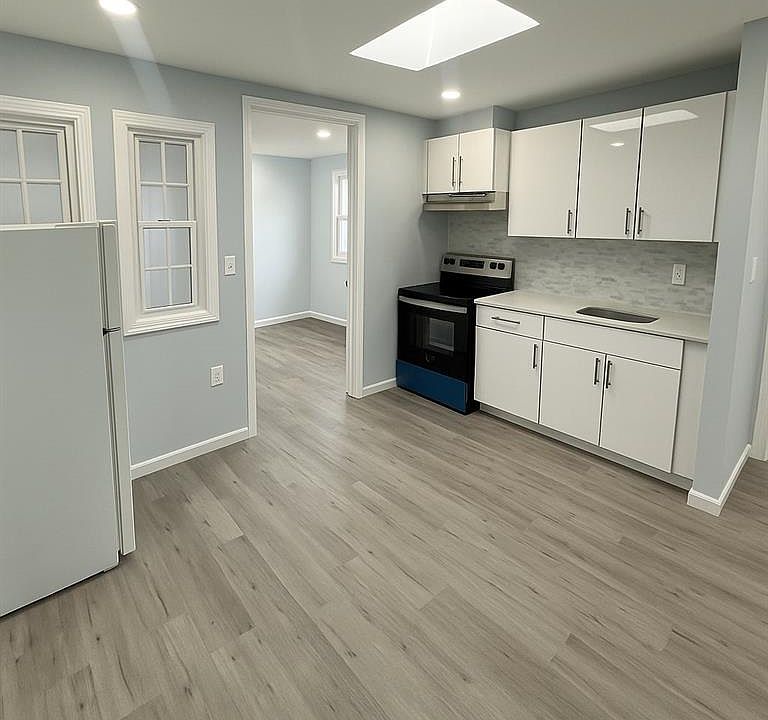 1st image of 218-13 Jamaica Ave Floor 2