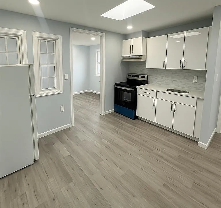 218-13 Jamaica Ave #2