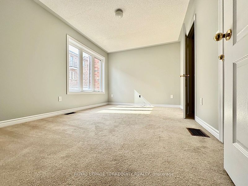 Brampton Townhouse for rent - 4 Bedrooms — photo 16