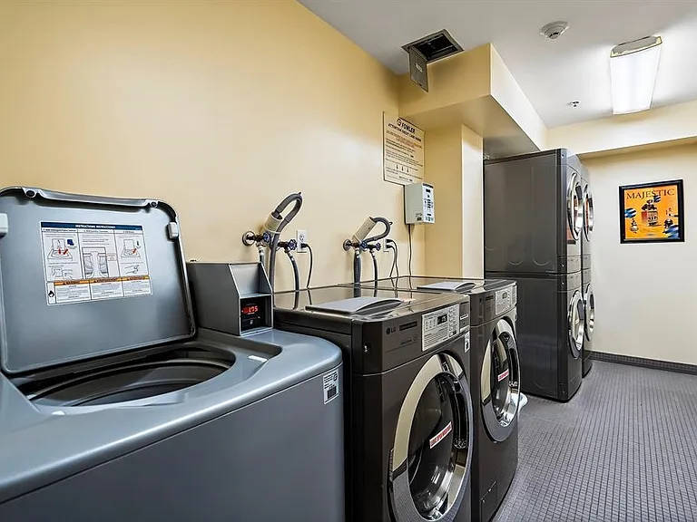 222 Montgomery St #3H — Photo 26