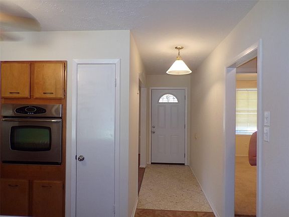 3rd image of 10707 Carvel Ln