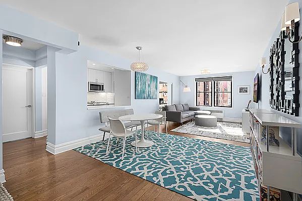 1st image of 30 E 9th St APT 4LL