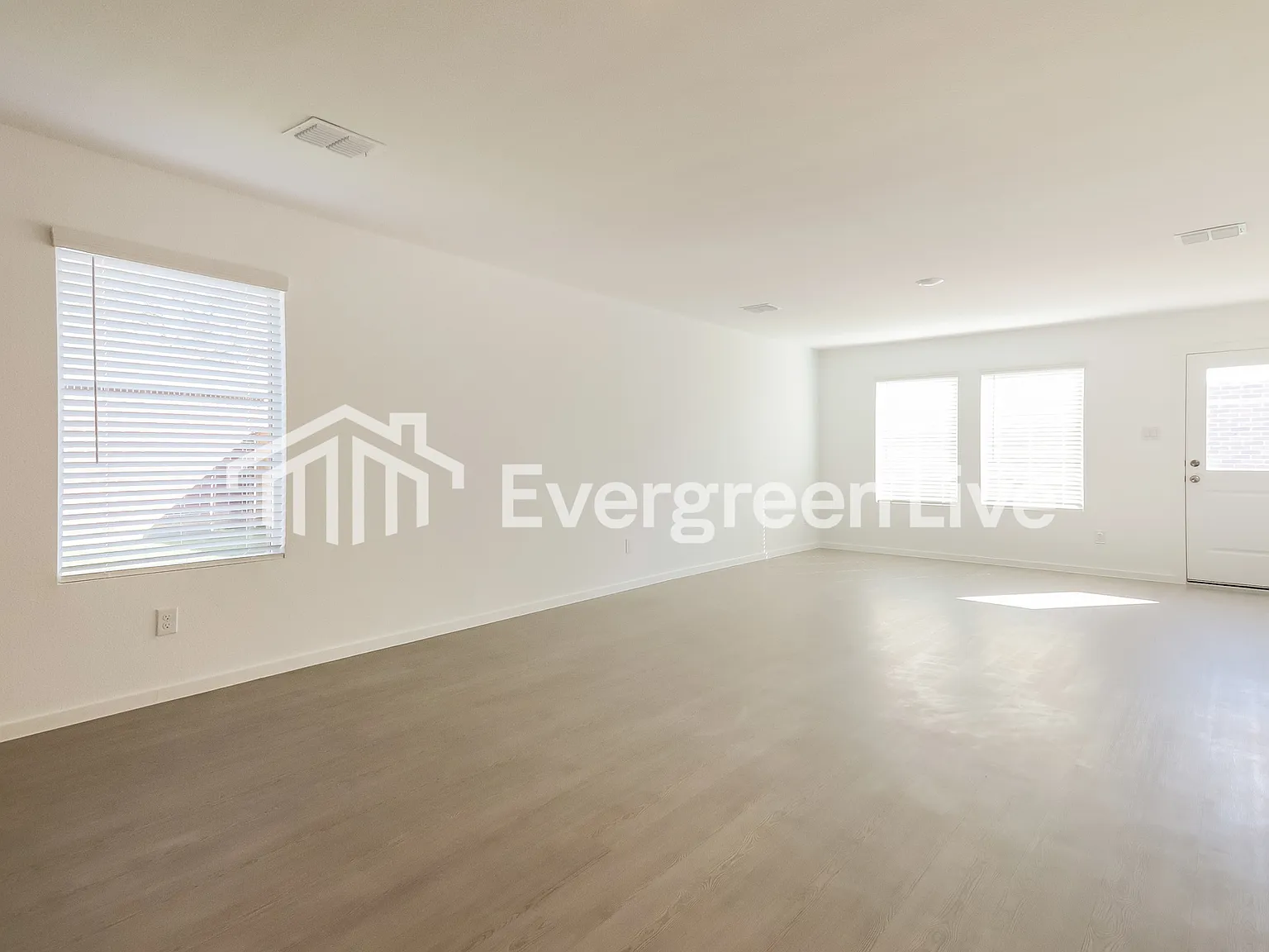 4 bed, 2.0 bath, 1656 sqft, $1,745 — Photo 3