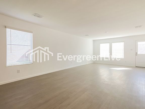4th image of 832 Dressage Ln