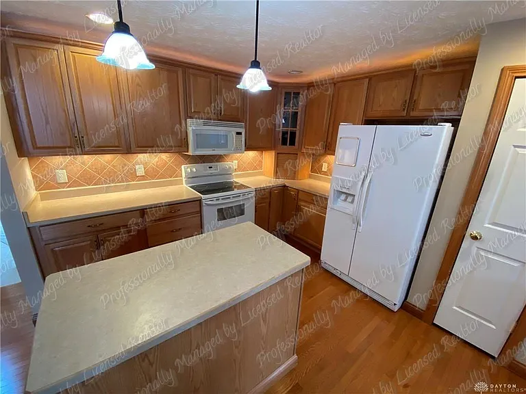 6353 Charlotte Ct — Photo 9