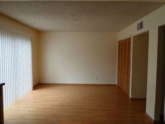 den/dining/laundry
