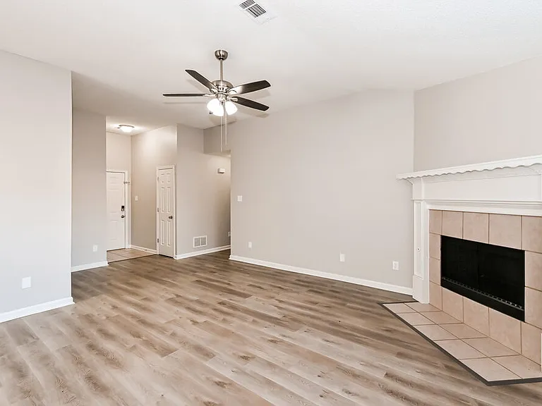 190 Pine Ridge Ln — Photo 3