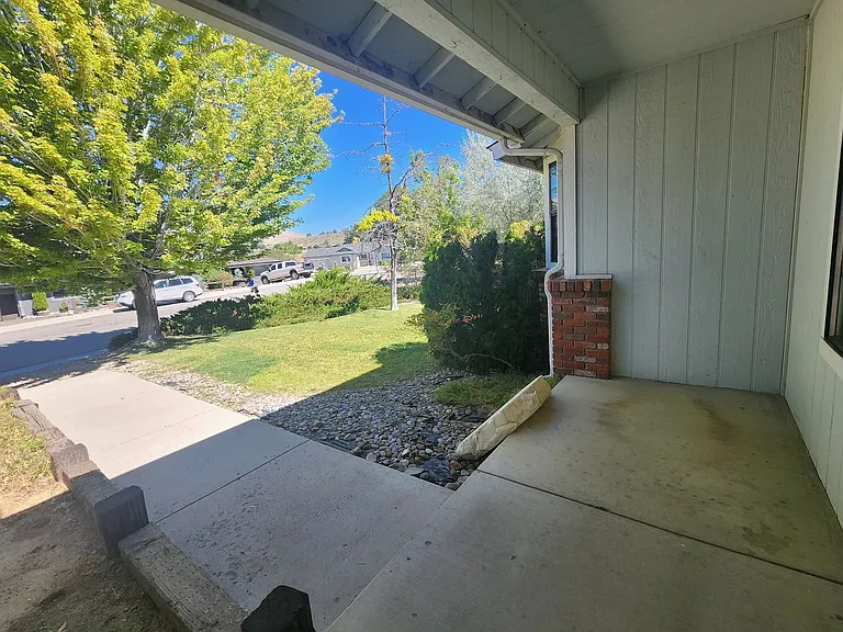 1007 Shadow Ln — Photo 4