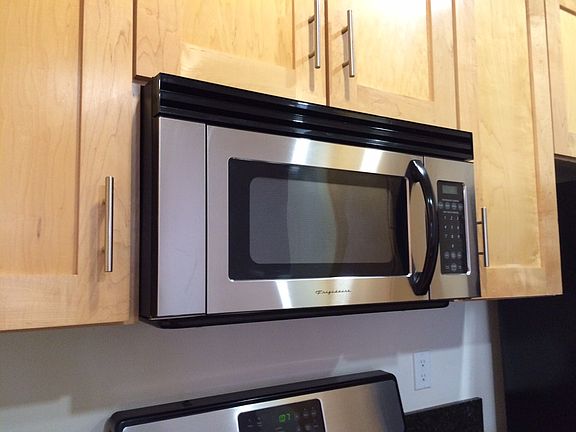 5th image of 10901 Whipple St APT 319