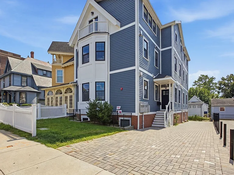 144 Highland Ave #4 — Photo 22