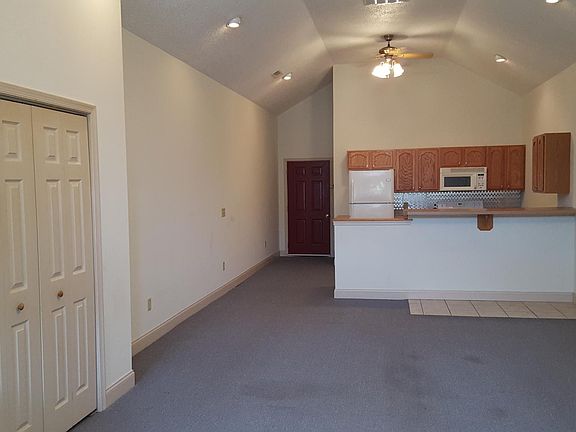 5th image of 305 Sunbury St