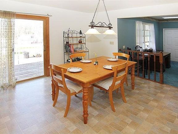 Eat-In Kitchen
