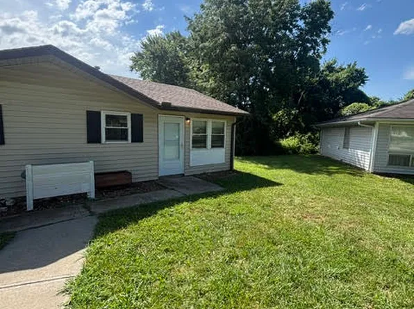 513 NW Westvale Cir APT B, Lees Summit, MO 64081