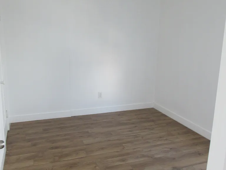 9747 Maple St — Photo 5