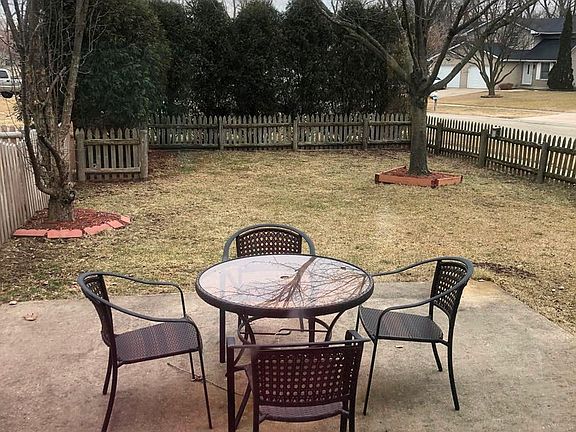 4th image of 1424 Peachtree Ln