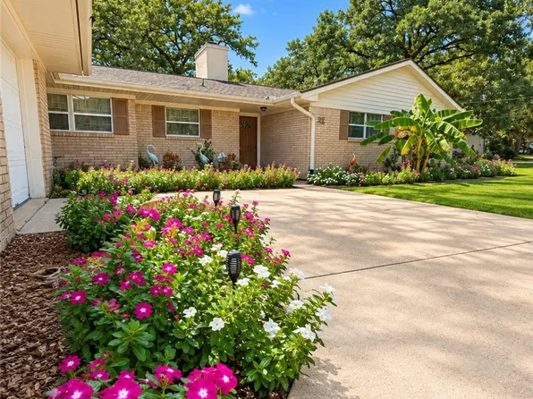 42 Sammy Snead Dr, Hilltop Lakes, TX 77871