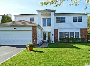 155 Country Club Dr, Commack, NY 11725